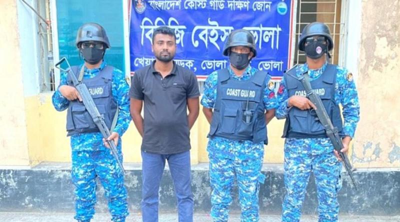 অবৈধভাবে বাংলাদেশে অনুপ্রবেশকারী ভারতীয় নাগরিক আটক