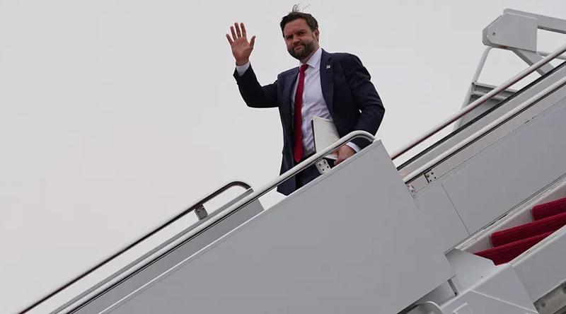 সমঝোতা ছাড়াই পাকিস্তান ছাড়ছেন মার্কিন ভাইস প্রেসিডেন্ট