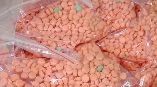 পেটে চাপ দিতেই মলদ্বার দিয়ে বেরিয়ে এলো ১২শ’ পিস ইয়াবা, গ্রেপ্তার ১