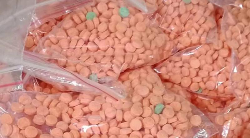 পেটে চাপ দিতেই মলদ্বার দিয়ে বেরিয়ে এলো ১২শ’ পিস ইয়াবা, গ্রেপ্তার ১