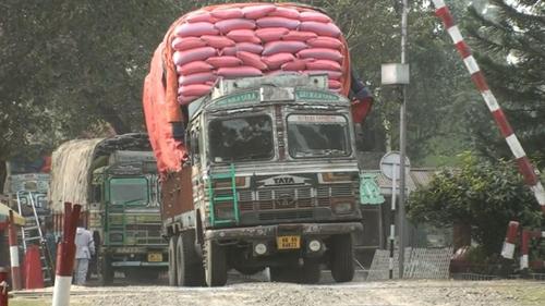 ৪ বছর পর হিলি স্থলবন্দর দিয়ে ভারত থেকে গম আমদানি শুরু