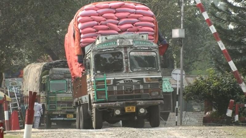 ৪ বছর পর হিলি স্থলবন্দর দিয়ে ভারত থেকে গম আমদানি শুরু
