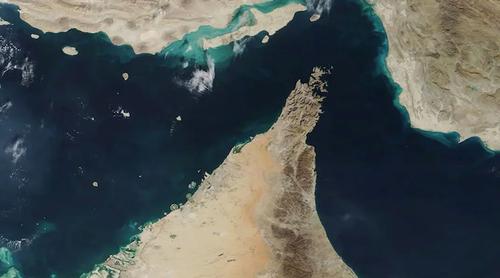 কী কারণে চাইলেও হরমুজ প্রণালি সম্পূর্ণ খুলে দিতে পারবে না ইরান?