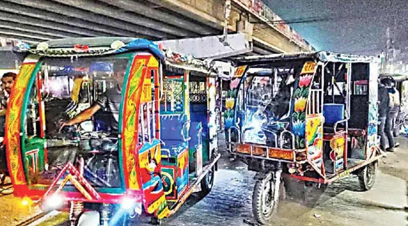 মঙ্গলবারের মধ্যেই ব্যাটারিচালিত অটোরিকশার শোরুম অপসারণের নির্দেশ