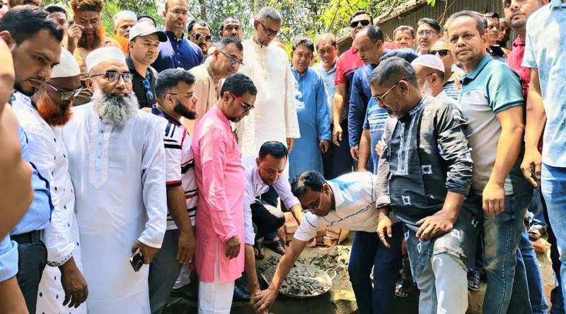 শহীদ হারুনের পরিবারকে বাড়ি উপহার দিলেন প্রধানমন্ত্রী