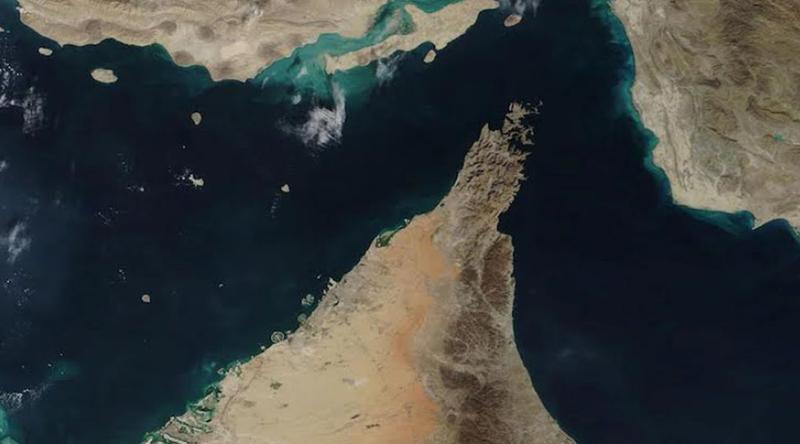 হরমুজ খোলা, তবে সামরিক জাহাজ ঢুকলে ‘কঠোর ব্যবস্থা’: ইরান