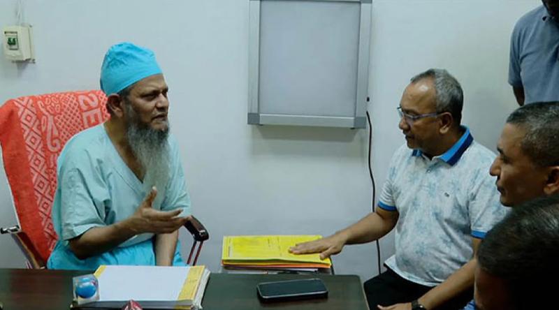 মানবিক ডাক্তার কামরুলের কাছে চাঁদা দাবি, গ্রেপ্তার ৪