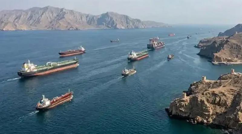 হরমুজ প্রণালি দিয়ে জাহাজ চলাচল ফের বন্ধ