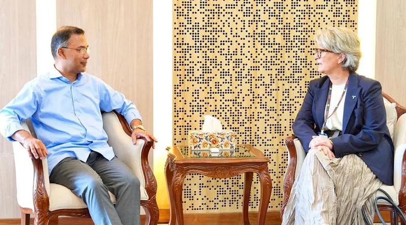 প্রধানমন্ত্রীর সঙ্গে সাক্ষাৎ করলেন টেলিনর গ্রুপের প্রেসিডেন্ট