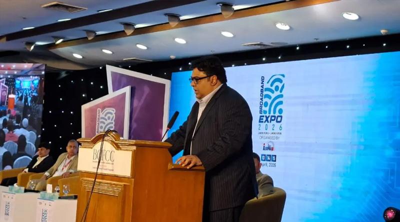 ১০০ টাকা রিচার্জে ৩৮ টাকা কাটে কর! ভারসাম্য আনার চেষ্টা চলছে