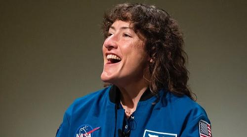 পৃথিবীতে ফিরতেই আর্টেমিস ২-এর মহাকাশচারীর আদুরে রিইউনিয়ন, কার সঙ্গে সময় কাটালেন?