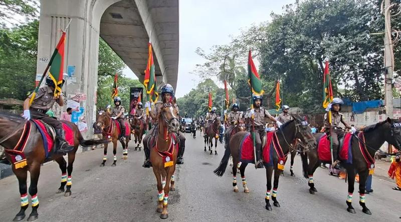 বৈশাখী শোভাযাত্রায় ডিএমপির সুসজ্জিত অশ্বারোহী দল