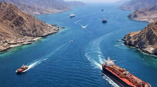 মার্কিন অবরোধের মধ্যেও হরমুজ প্রণালি অতিক্রম করেছে চীনা জাহাজ