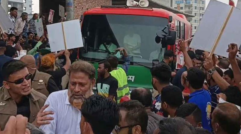 প্রধানমন্ত্রীর গাড়িবহর থামিয়ে বিএনপি নেতার মুক্তি দাবি