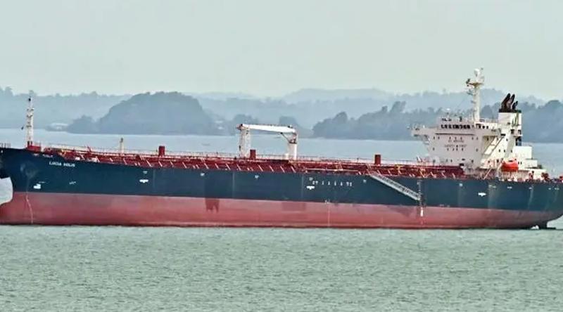 মালয়েশিয়া থেকে দুই জাহাজে এলো ৬৮ হাজার টন ডিজেল