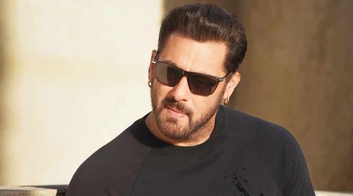 কোন কারণে দুই রুমের ফ্ল্যাটে থাকেন সালমান খান?