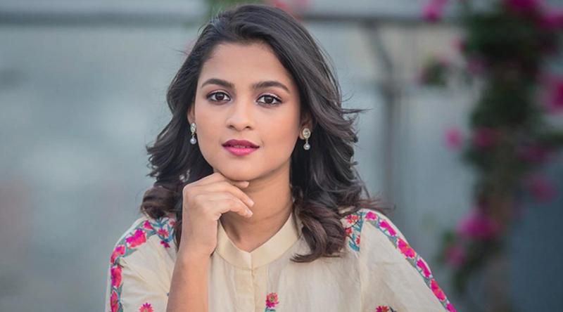 ছোটবেলায় লাল-সাদা জামার জন্য কান্নাকাটি করতাম: সাদিয়া আয়মান