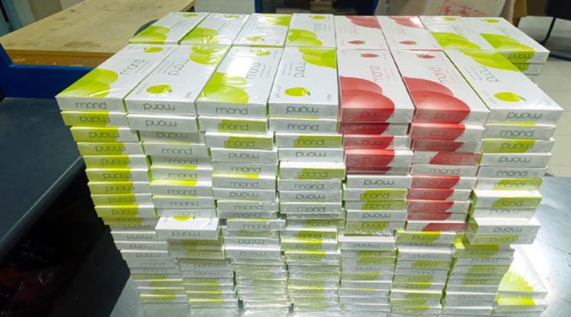 শাহ আমানত বিমানবন্দরে দুই যাত্রীর কাছে মিললো সাড়ে ১২ লাখ টাকার সিগারেট