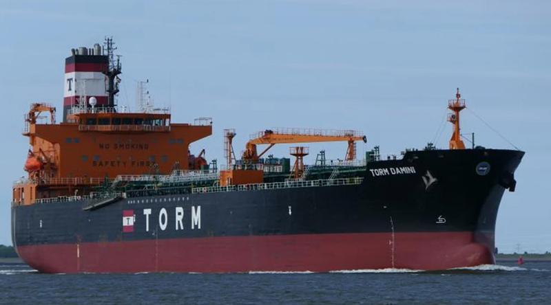 জ্বালানি নিয়ে চট্টগ্রাম বন্দরে ভিড়েছে আরো দুটি জাহাজ