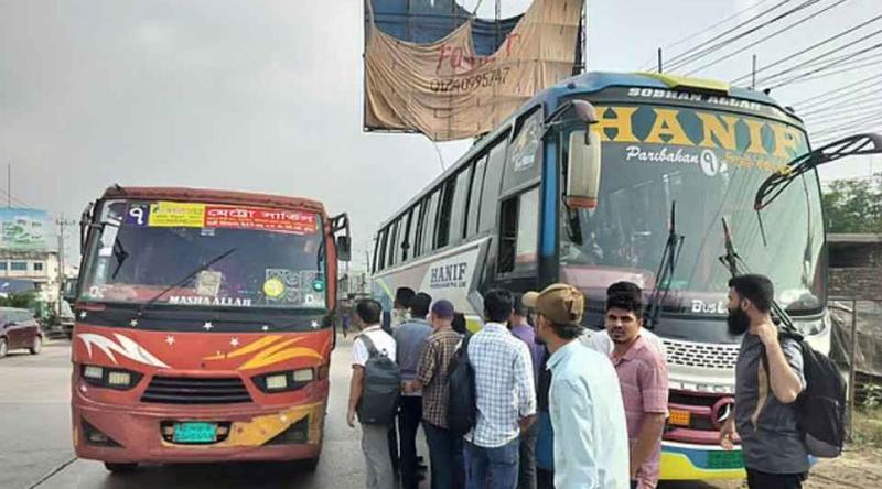 জ্বালানি শেষ হওয়ায় মাঝপথে বন্ধ দূরপাল্লার বাস