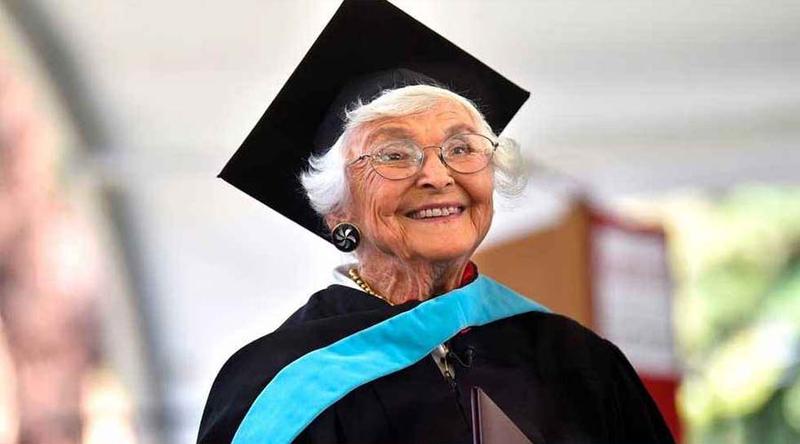১০৫ বছর বয়সে মাস্টার্স ডিগ্রি অর্জন করলেন যুক্তরাষ্ট্রের ভার্জিনিয়া