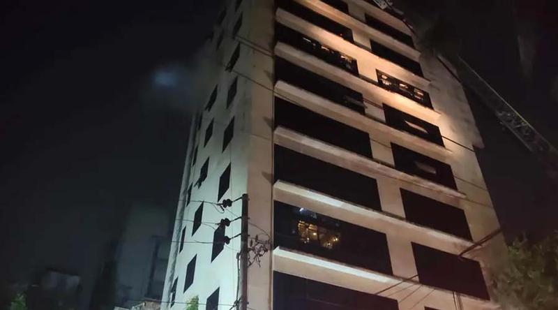 বনানীতে বহুতল ভবনের আগুন নিয়ন্ত্রণে