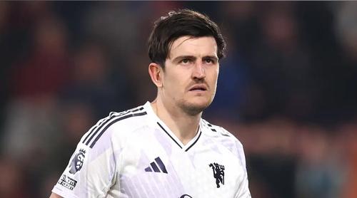 এক ম্যাচ নিষিদ্ধ হলেন হ্যারি ম্যাগুয়ের