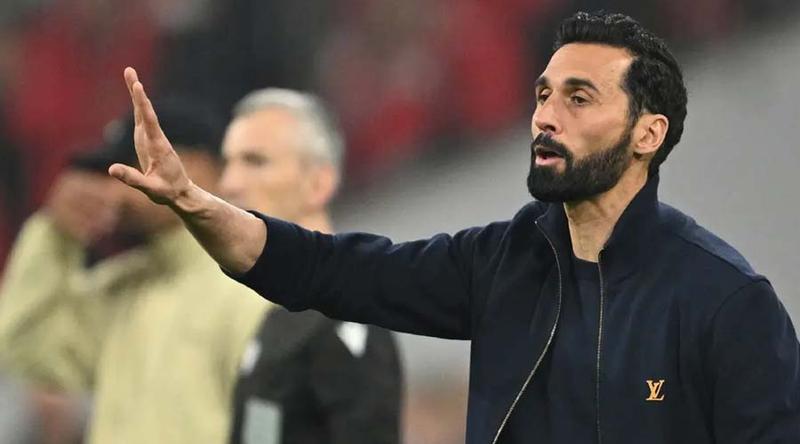 কোয়ার্টার ফাইনালে হারের পর রেফারিকে দুষলেন রিয়াল কোচ