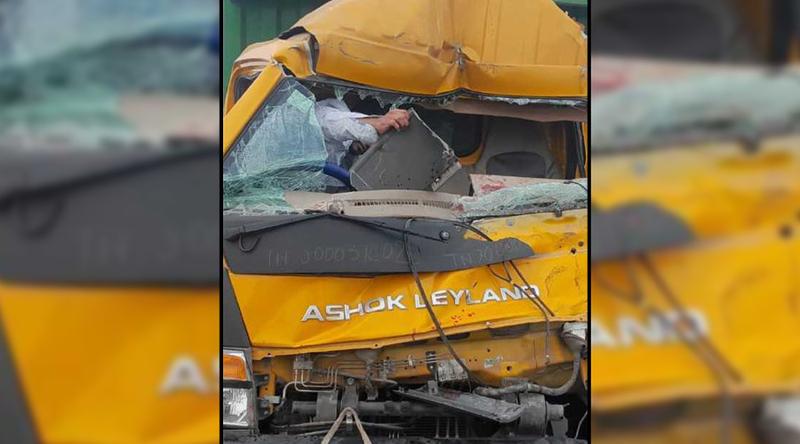 পদ্মা সেতুতে নিয়ন্ত্রণ হারিয়ে কাভার্ড ভ্যান দুর্ঘটনা, আহত ২