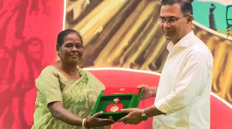 স্বাধীনতা পদক তুলে দিলেন প্রধানমন্ত্রী তারেক রহমান