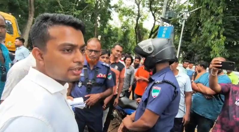 উল্টোপথে তেল নিতে গিয়ে পুলিশ সদস্যকে জরিমানা