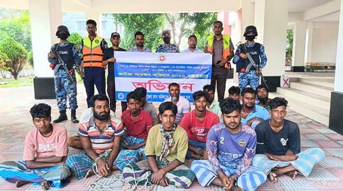 চাঁদপুরে নিষেধাজ্ঞা অমান্য করে জাটকা ধরায় ১৬ জেলে আটক, ৯ জনের কারাদণ্ড