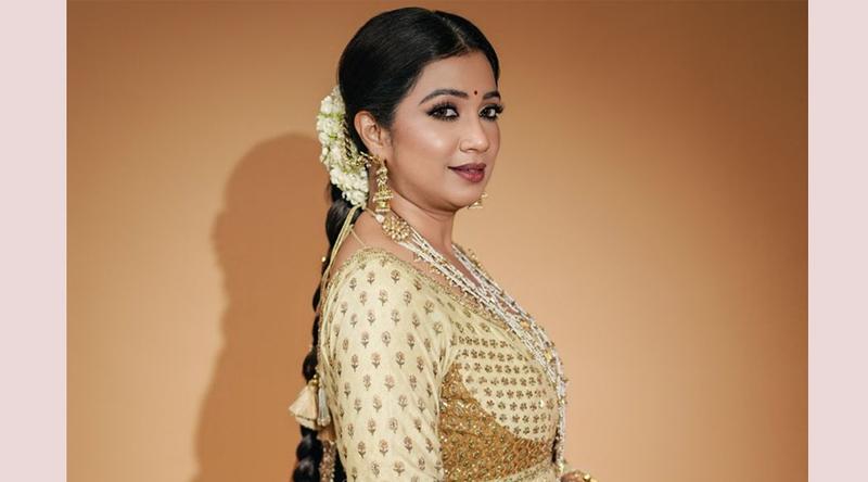 দামি প্রসাধনী নয়, ঘরোয়া উপায়েই চুলের যত্ন নেন শ্রেয়া ঘোষাল