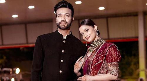 অবশেষে দুই থেকে তিন হচ্ছেন ভিকি-অঙ্কিতা