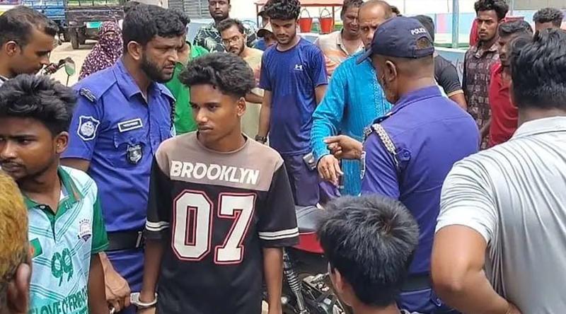 সিরিয়াল ভেঙে তেল নেওয়ায় যুবকের ১৫ দিনের কারাদণ্ড