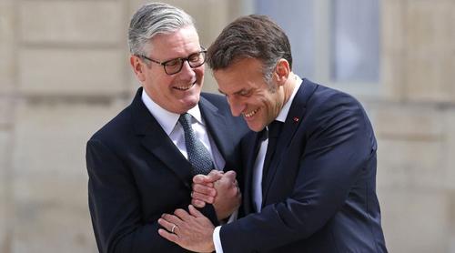 হরমুজ প্রণালি খোলার লক্ষ্যে প্যারিস সম্মেলনে পৌঁছালেন ব্রিটিশ প্রধানমন্ত্রী