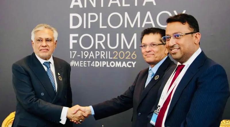 তুরস্কে বাংলাদেশ-পাকিস্তানের পররাষ্ট্রমন্ত্রীর সৌজন্য সাক্ষাৎ