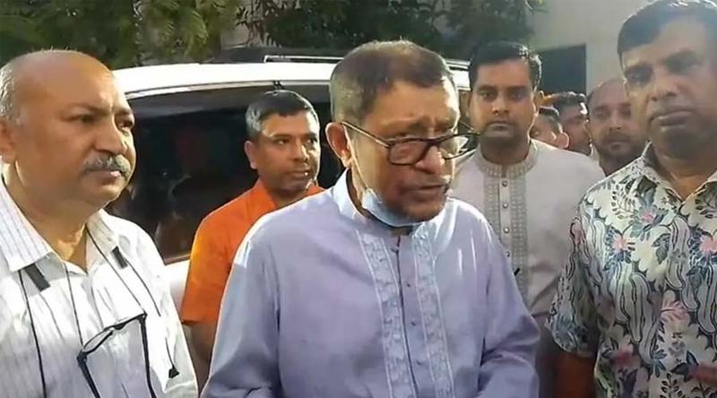 খালেদা জিয়ার গৃহকর্মী ফাতেমার ভাতিজিকে দেখতে হাসপাতালে স্বাস্থ্যমন্ত্রী