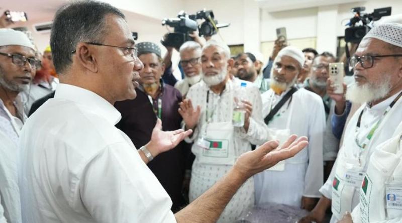 হজের প্রথম ফ্লাইট উদ্বোধন করলেন প্রধানমন্ত্রী