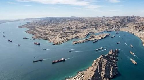 হরমুজ প্রণালিতে জাহাজ চলাচলে শুল্ক আরোপ করবে ইরান