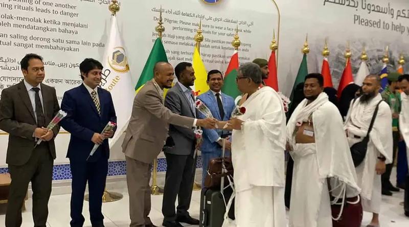 হজযাত্রার আনুষ্ঠানিক সূচনা, প্রথম ফ্লাইটে ৪১৯ বাংলাদেশি জেদ্দায়