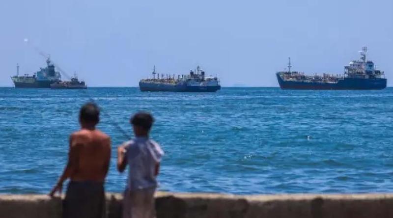 সমুদ্রে আটকে থাকা রুশ তেলের ওপর ফের সাময়িক নিষেধাজ্ঞা প্রত্যাহার করল যুক্তরাষ্ট্র