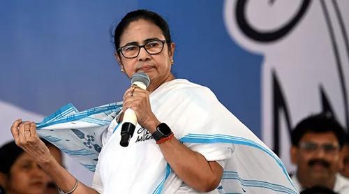 তৃণমূল প্রার্থীর বাড়ি এবং নির্বাচনি কার্যালয়ে আয়কর দপ্তরের অভিযান, মমতার ক্ষোভ