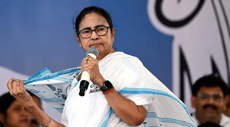 তৃণমূল প্রার্থীর বাড়ি এবং নির্বাচনি কার্যালয়ে আয়কর দপ্তরের অভিযান, মমতার ক্ষোভ