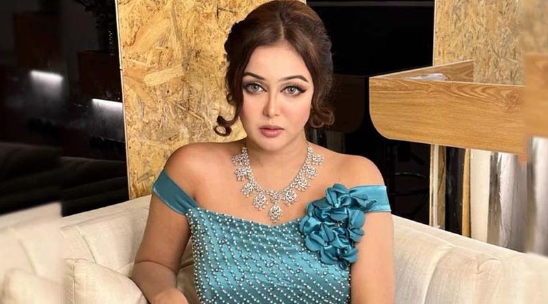 এবার বিএনপির মনোনয়ন নিলেন অভিনেত্রী চমক