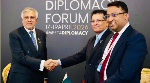 বাংলাদেশ-পাকিস্তানের পররাষ্ট্রমন্ত্রীদের দ্বিপাক্ষিক বৈঠক অনুষ্ঠিত