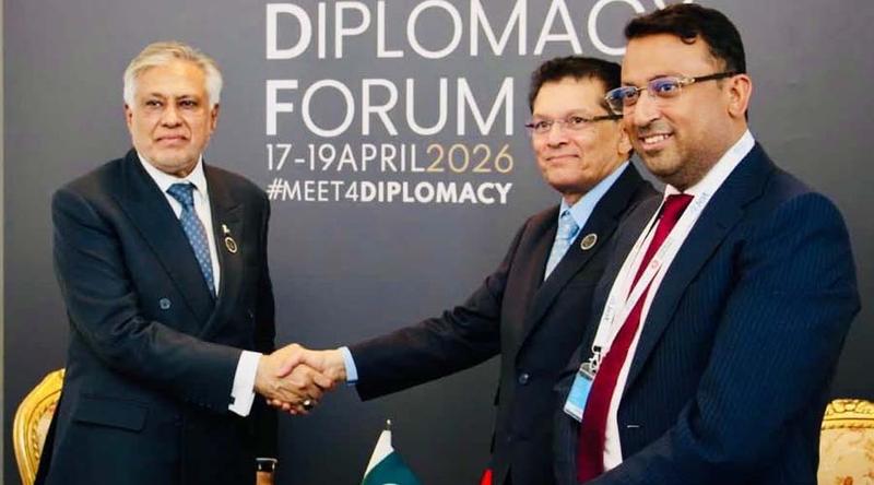 বাংলাদেশ-পাকিস্তানের পররাষ্ট্রমন্ত্রীদের দ্বিপাক্ষিক বৈঠক অনুষ্ঠিত