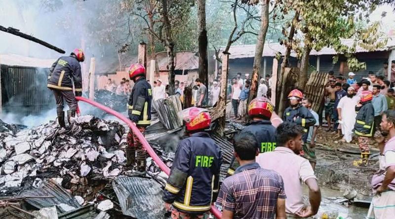 অকটেন ভাগাভাগি নিয়ে ধস্তাধস্তির সময় বিড়ির আগুনে পুড়ে ছাই ২ কারখানা, দগ্ধ ৩