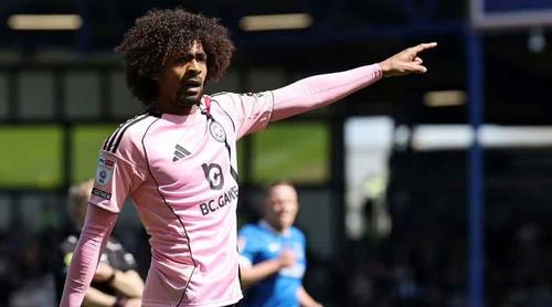 হামজাকে দর্শকের আপত্তিকর মন্তব্য, প্রতিবাদ করায় পেলেন কার্ড