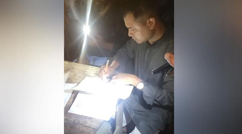 প্রবাসীর স্ত্রীকে বিয়ের প্রস্তাব দিতে গিয়ে পুলিশ সদস্য আটক